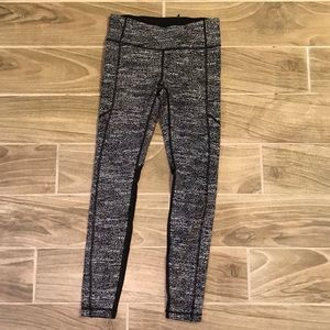 Lululemon tights with back mesh venting